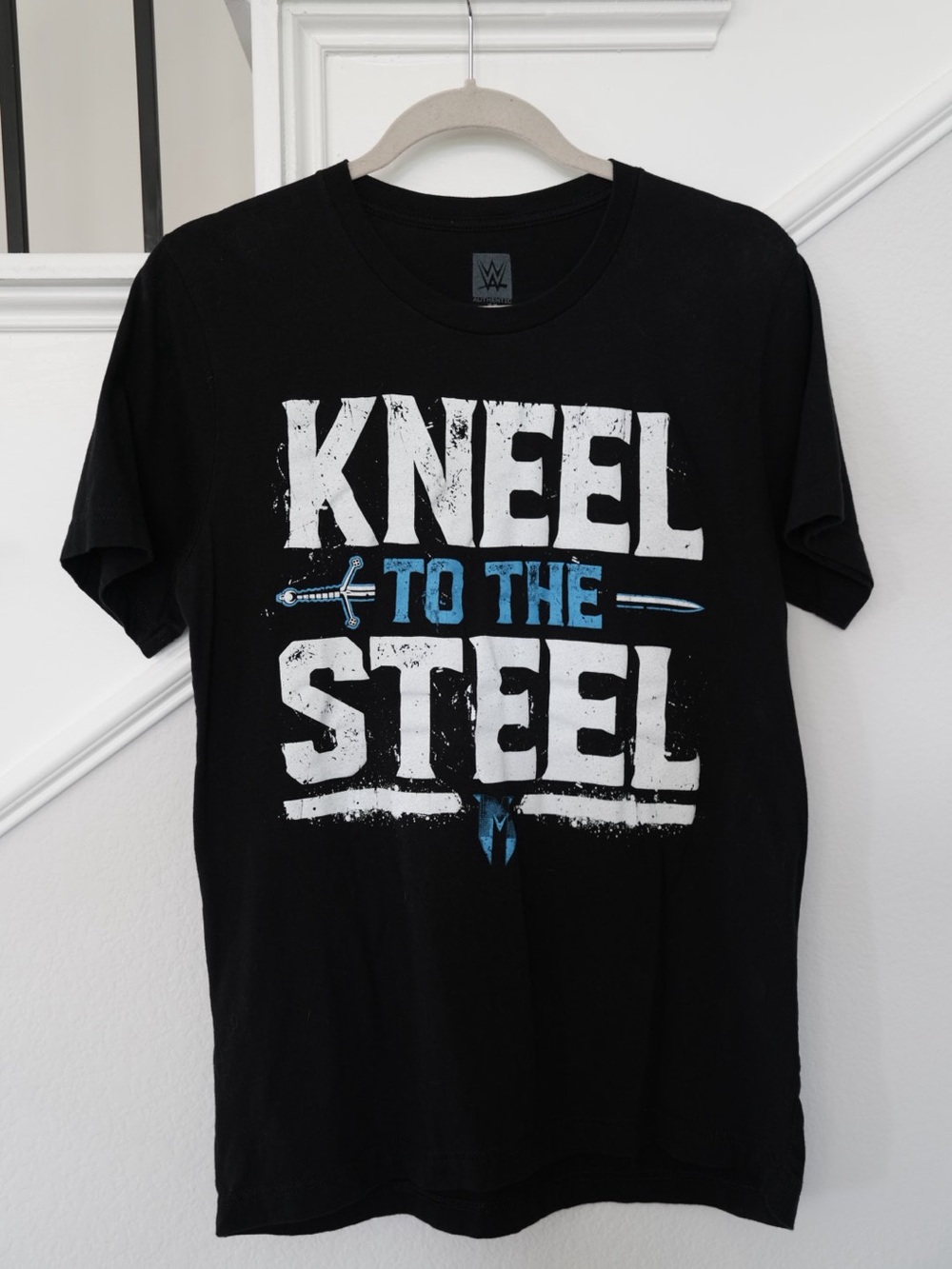 WWE “Kneel to the Steel” Graphic T-Shirt Men’s Small Black Wrestling Tee